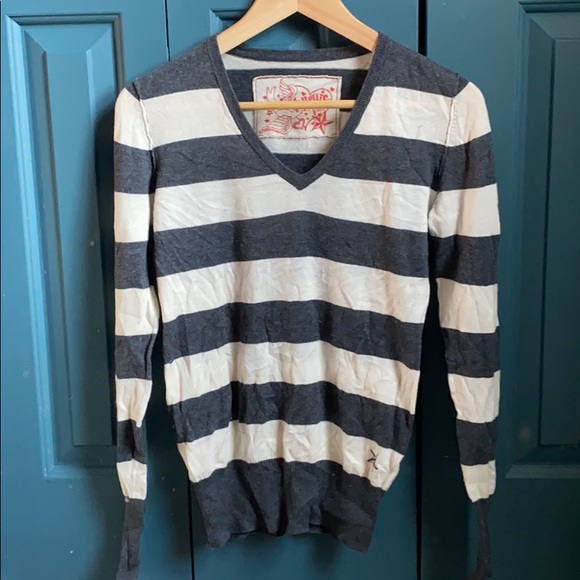 Cute Nollie sweater! - Picture 1 of 4